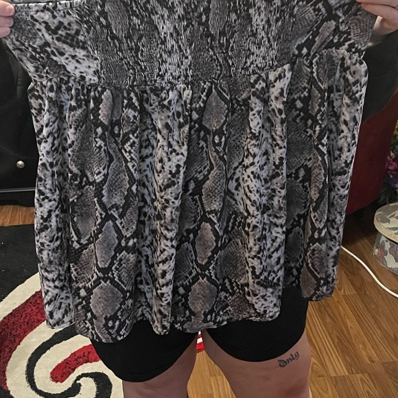Snake skin sleeveless top - Picture 2 of 3
